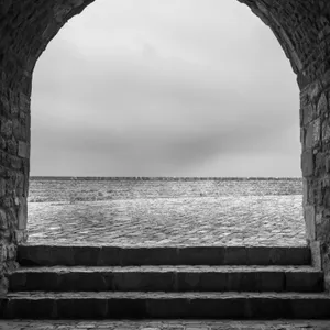 Silent Threshold (I)