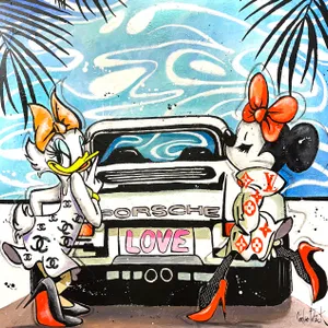 Minnie Mouse and Daisy Duck on holiday in Miami Beach