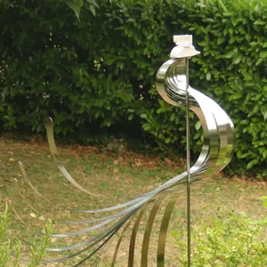 sm 873. Ciel, un oiseau dans mon jardin!