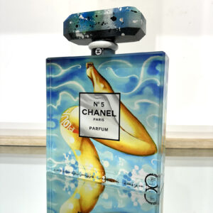 Chanel n°5 bottle, summer party